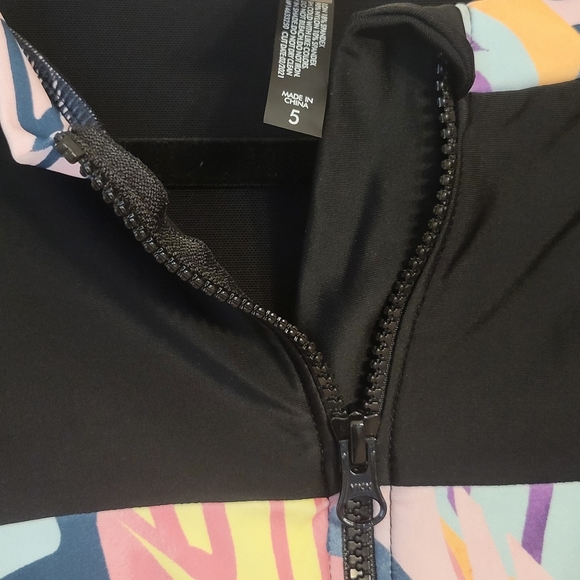 Torrid Swim NWT Wireless Swimsuit Size 5 5X 28 One Piece Black Tropic Zip Front - Picture 5 of 12